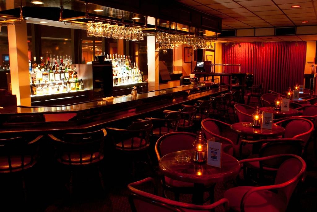 oasis lounge